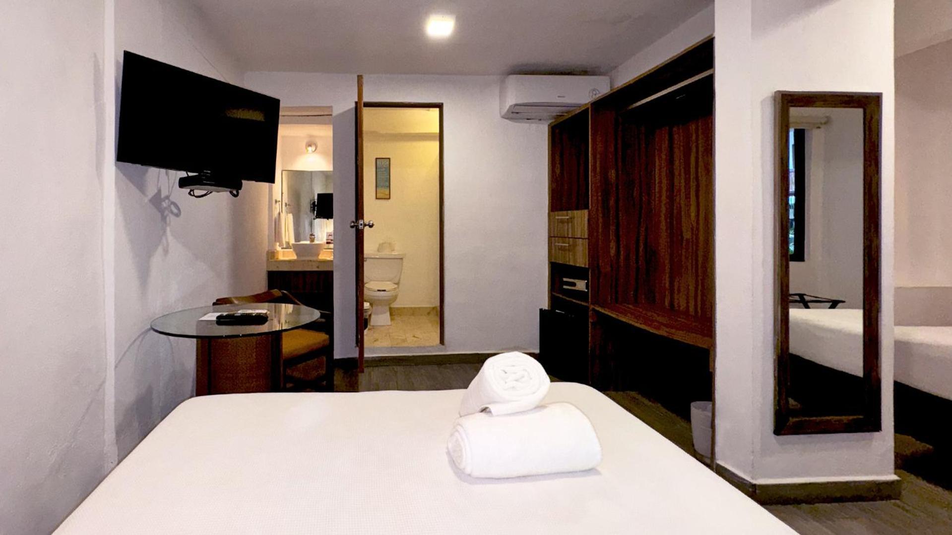 Siesta Fiesta Hotel Adults Only - 5Th Avenue 普拉亚卡门 客房 照片